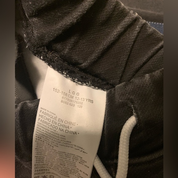 Black Levi’s boy shorts - Picture 5 of 5